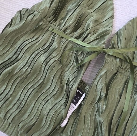 Green Halter Top For Summer Beachy Vibe - Picture 2 of 4